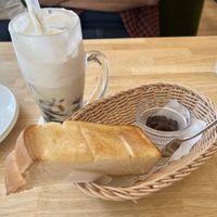 Free breakfast toast with any drink before 11 am  at KOMEDA is in Tokyo