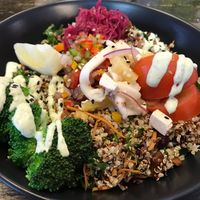 Hawaian pokebowl at Wise Cicada Wholefood Cafe in Auckland