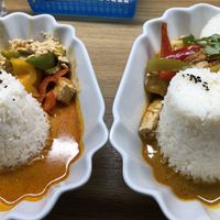 Erdnuss- und gelbes Curry  at Pumpui in Vienna