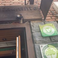 Cartel  “vegetarian friendly" en la fachada  at Creperia Lilot in Soria