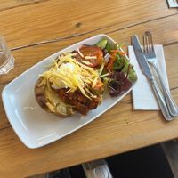 baked potato with vegan chili   at Ness Deli in Drumnadrochit