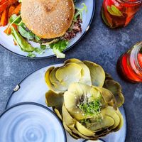 Vegan Burger & Artischocke at KLYO in Vienna