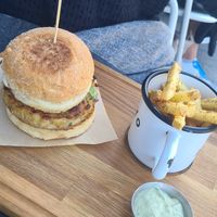 Burger at KLYO in Vienna