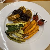 Rolinho folhado de seitan (delicioso também) com legumes at GAO in Matosinhos