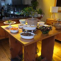 Mesa com parte do buffet disponível
(Table with part of the available buffet)
 at GAO in Matosinhos