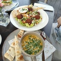 Falafel salade en pompoensoep at Paal 17 in Texel