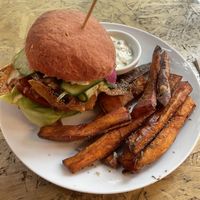 Dish of the day : burger (friday only )  at Chéri Coco in Pantin