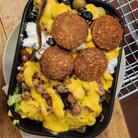 Bowl with Falafel at Gustav Grün in Oldenburg