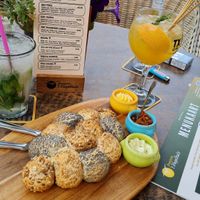 Bread for starters with vegan tappenade and vegetarian butter at Oranjerie ‘t Vogelhuis in De Koog