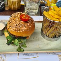 New meat burger and vegan mayo at Oranjerie ‘t Vogelhuis in De Koog