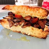 Focaccia de verduras con queso vegano. at Amapola Tasty Moments in Valencia