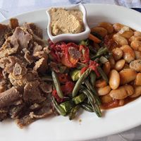 Gyros, Gemüse, Gigandes und Hummus (selbst zusammengestellt)  at Zorbas in Zakynthos