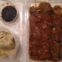 Dumpings & plantbased chicken skewer at Tau in Vienna