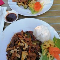 Oben knusprige Ente unten acht Schätze at Tau in Vienna