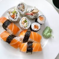 Sake Sushi und California Maki Spezial, Bestellung für daheim.   at Tau in Vienna