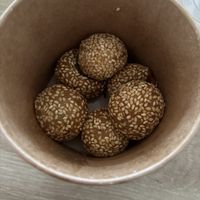 Sesame Balls (€ 4,90)  at Tau in Vienna