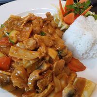 Daily Menu M4 Indonesian chicken with vegetables and rice at Tau in Vienna