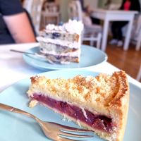 Berry cake at Café Flowery in Koblenz