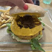 Vegan Experience con cheddar vegano   at B&B Gourmet Burger in Gran Canaria