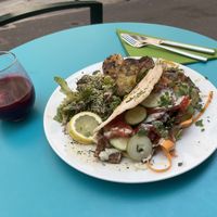 Tofukebab mit Detox-Saft  at 1001 Saveurs Sauvages in Ajaccio