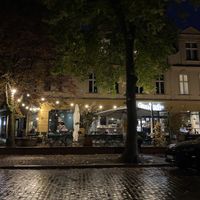 The outside in the evening at Frau Lüske Kaffeehaus in Berlin