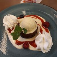 Schokoladensoufflé mit flüssiger Füllung, Vanilleeis und Sahne  at Tomasa in Berlin