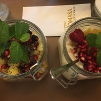 Porridge mit Beeren und Chiasamen und Sojajoghurt mit frischem Obst und Fruchtsoße at Tomasa in Berlin