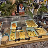 Vegan cake at the top, non vegan below at BESH in Berlin