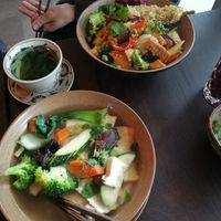 Pho Chay und Flamingo Bowl at To1980 Vegan in Dusseldorf