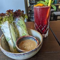 Sommerrolle und nicht alkoholisches, hausgemachtes Getränk at To1980 Vegan in Dusseldorf