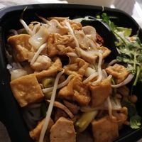 Reisnudeln mit veganem Hähnchen at Tonkin in Flensburg