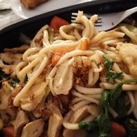 Udon Nudeln mit veganem Hähnchen at Tonkin in Flensburg