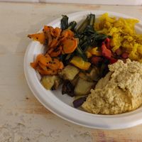 You can mix your ingredients, here different vegetables with excellent hummus at Jaa Nu' Rosticceria Vegana in Genoa