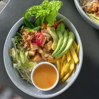 ricenoodlebowl tofu mango avocado 13,90€ at An Banh Mi in Dusseldorf