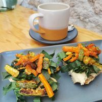 Tosta hummus at Clemente Café in Puebla