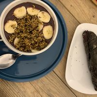 Açai bowl + croissant vegan  at UNO Caffé Olistico in Bologna