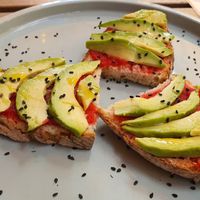 Toast with tomato and avocado at UNO Caffé Olistico in Bologna