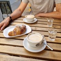Cappuccino and pistachio croissant at UNO Caffé Olistico in Bologna