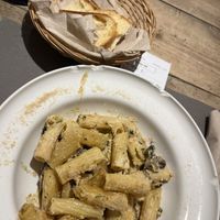 pasta con tofu, champiñoes y calabacín  at UNO Caffé Olistico in Bologna