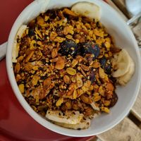 Vegan yoghurt bowl at UNO Caffé Olistico in Bologna