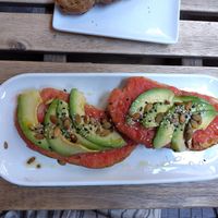 Toast with tomato and avocado at UNO Caffé Olistico in Bologna