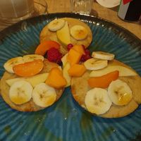 Vegan pancake with season fruit at UNO Caffé Olistico in Bologna