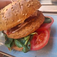 Burger 👍 at UNO Caffé Olistico in Bologna