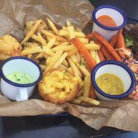 Champion box size L with half eaten mac&cheese ball at SYTO in Gdynia