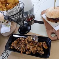 Le personnel est gentil et patient at Fronteira Gastrobar Tapas Wines Gins in Valenca