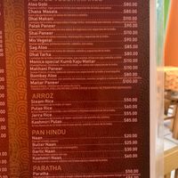 Vegan dishes: aloo gobi, chana masala, sag aloo, dhal tarka, and Bombay aloo. Monica special and mix vegetal can be vegan on request. The plain, garlic, and Kashmiri naan are vegan at Mónica Restaurant Hindú in Oaxaca