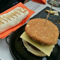 Hamburguesa y burrito at Cerveceria La Raposa in Oviedo