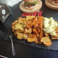 Potatoes 3 sauces (7,5€) at Cerveceria La Raposa in Oviedo