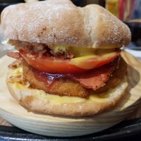 No chicken burger at Cerveceria La Raposa in Oviedo