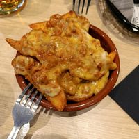 Patatas con picadillo y queso azul at Cerveceria La Raposa in Oviedo
